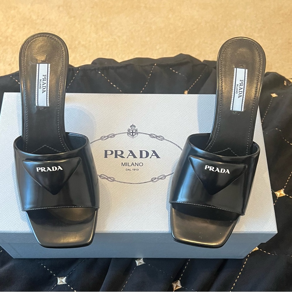 Prada Donna Sandals Size ; 6 Color ; Black Brand New In Box